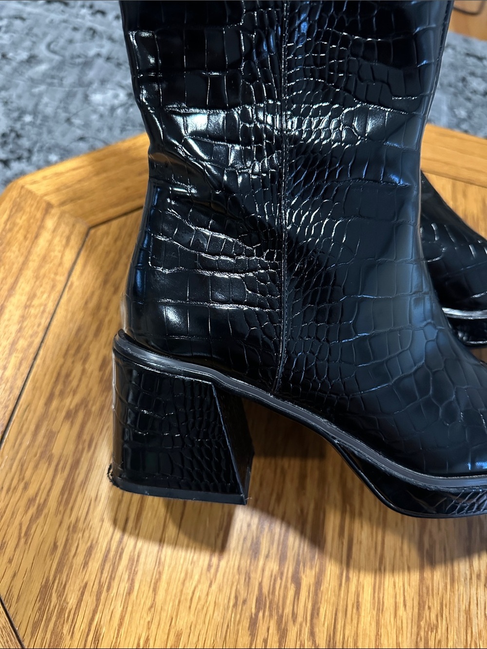 *URBAN OUTFITTERS* Black Croc-Embossed Mid-Calf Block Heel Boots Size 39 - Picture 5 of 11